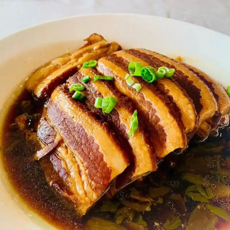 酸菜扣肉 Steamed Pork Slices with Preserved Veggies